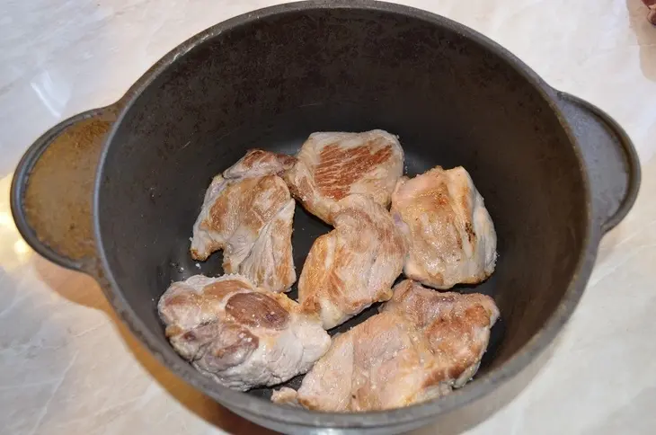 Мясо с грибами «старый новый год»: шаг 5