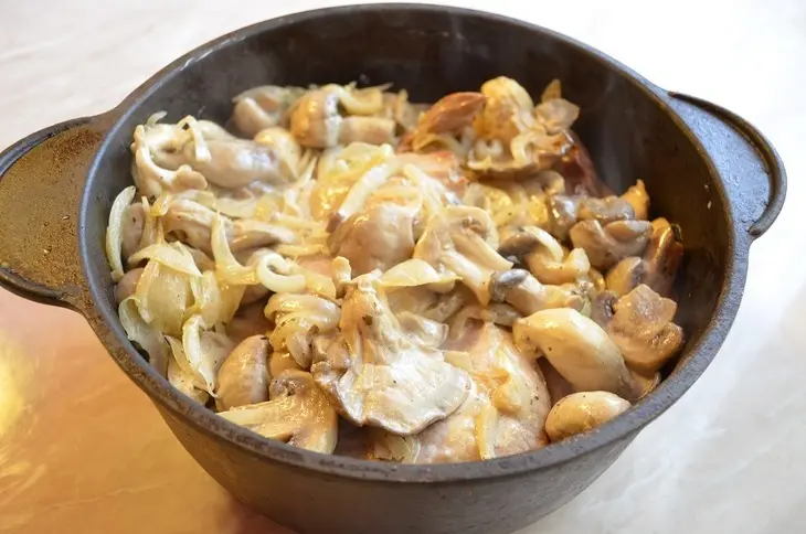Мясо с грибами «старый новый год»: шаг 7