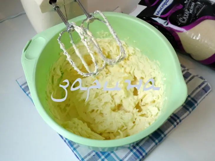 Песочное пирожное с маком и изюмом: шаг 2