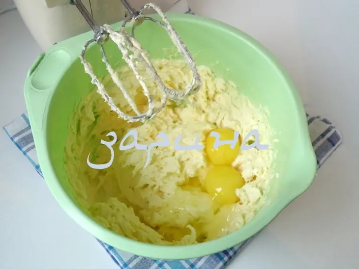 Песочное пирожное с маком и изюмом: шаг 3
