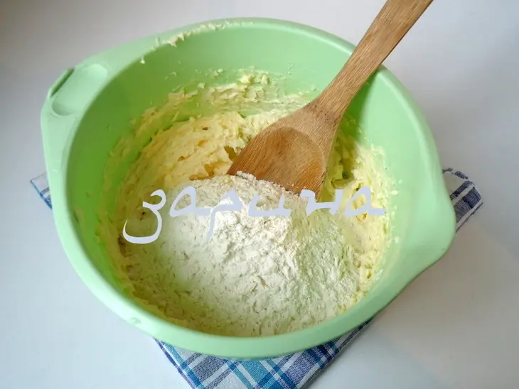 Песочное пирожное с маком и изюмом: шаг 4