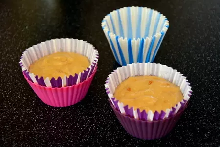 Кексы с печеньем и карамельным соусом: шаг 13