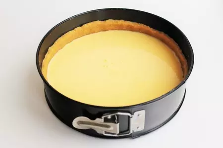 Пряный пирог с хурмой: шаг 6