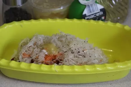 Салат из квашенной капусты и редьки: шаг 3