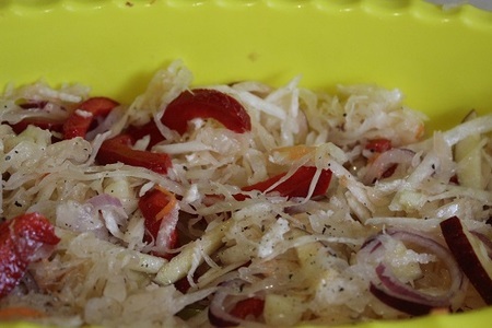 Салат из квашенной капусты и редьки: шаг 4