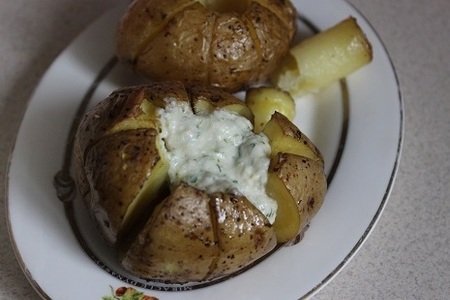 Печеный картофель с селедочным соусом: шаг 10