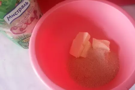 Капкейки с абрикосовым джемом,белковым кремом,бабочками и ажурной шоколадной салфеткой: шаг 4