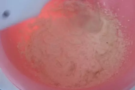 Капкейки с абрикосовым джемом,белковым кремом,бабочками и ажурной шоколадной салфеткой: шаг 6