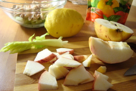 Салат с курицей,сельдереем и яблоком.: шаг 3