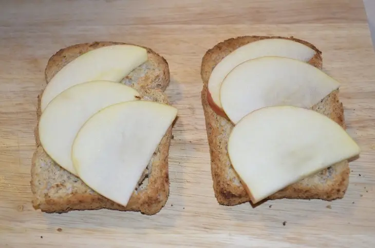 Быстрый и очень вкусный завтрак за 5 минут.: шаг 7