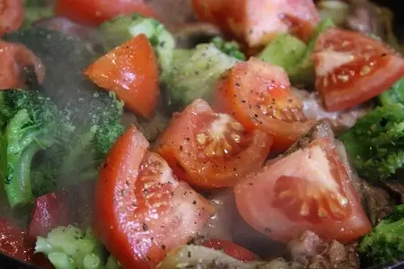 Куриная печень тушеная с овощами: шаг 3