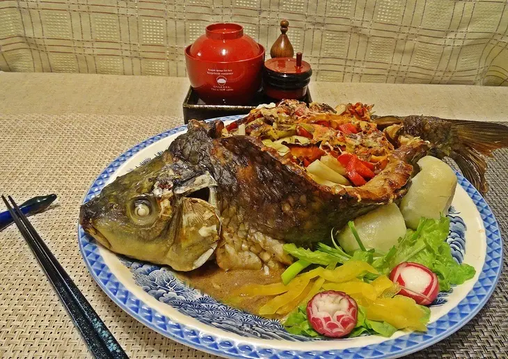 Запечённый с овощами карп.: шаг 8
