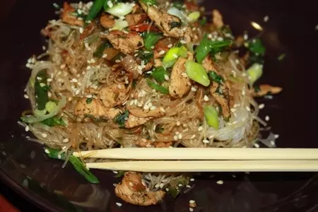 Фунчеза с курицей и овощами в тайском стиле: шаг 9