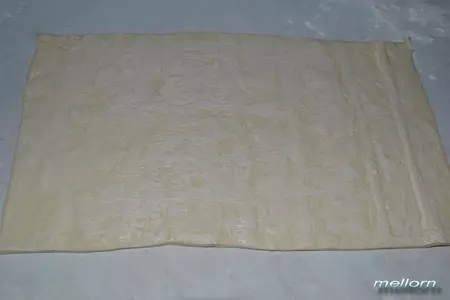 Слойки карамельные с сахаром и абрикосовым джемом: шаг 2