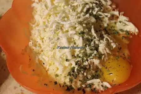 Слоеный пирог с сыром: шаг 1