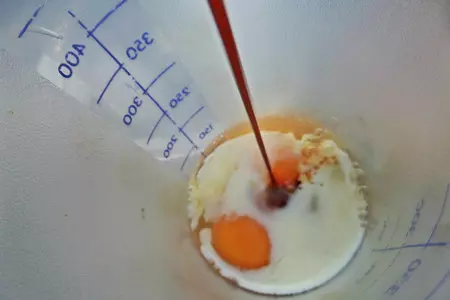 Омлет в кружке за пару минут: шаг 3