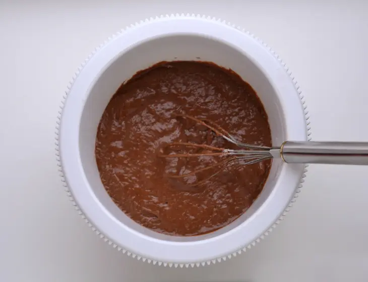 Шоколадный кекс с вишней: шаг 3