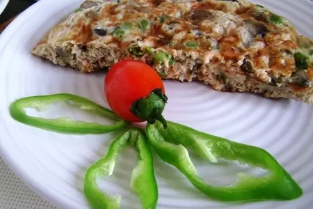 Омлет на дальневосточный лад с лососем, грибами и горошком: шаг 5