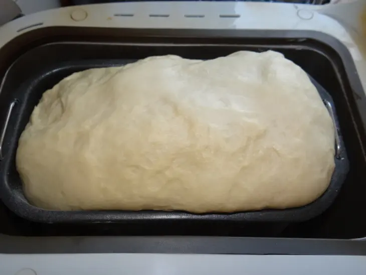 Пышки с творогом и колбасная пицца с овощами: шаг 2