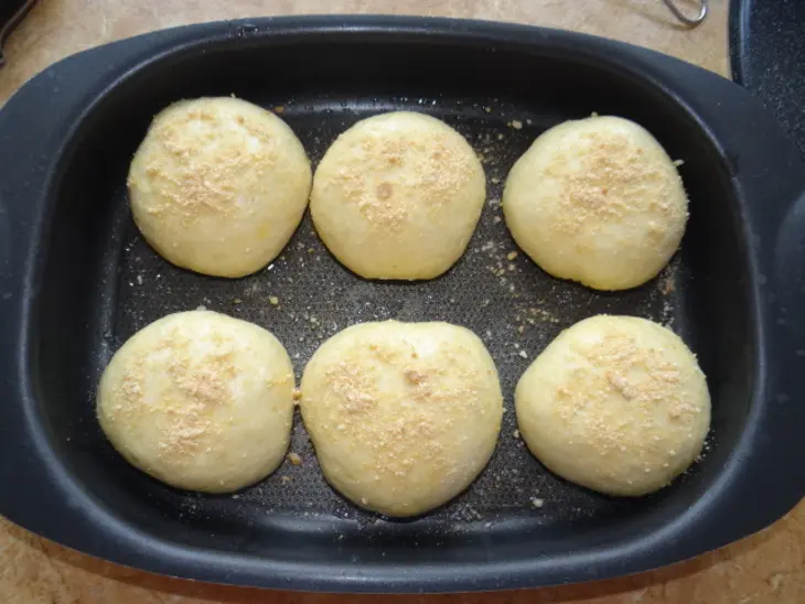 Пышки с творогом и колбасная пицца с овощами: шаг 3