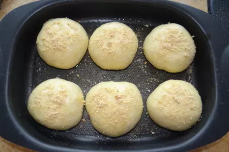 Пышки с творогом и колбасная пицца с овощами: шаг 3