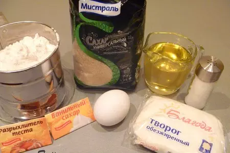Пирог с вишней и штрейзелем: шаг 1