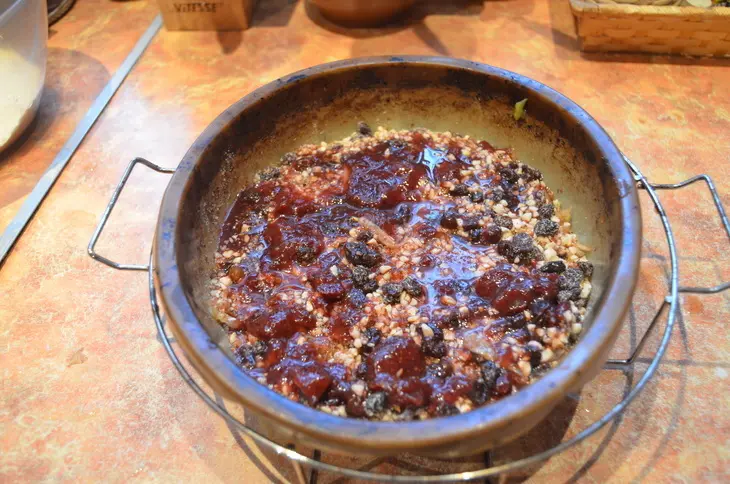 Яблочный пирог - перевертыш с орехами и изюмом: шаг 7