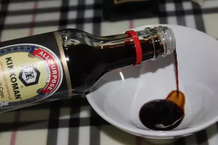 Салат из мяса краба с сырными чипсами: шаг 7