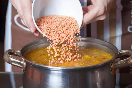 Тыквенный суп с чечевицей и копчеными ребрышками: шаг 6