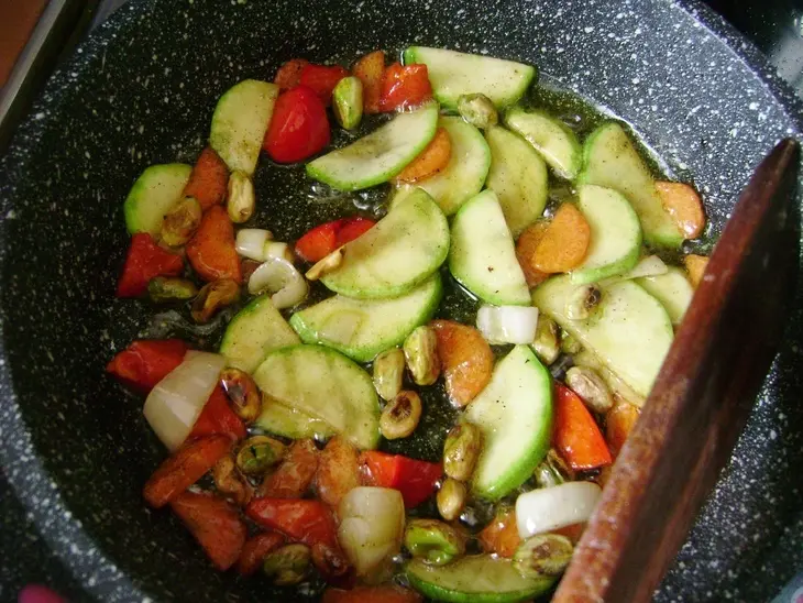 Бараньи ребрышки с птитимом и овощами.: шаг 3