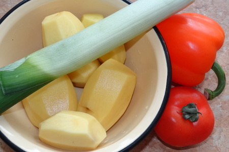 Картофельный гратен с овощами и сулугуни за 30 минут: шаг 1