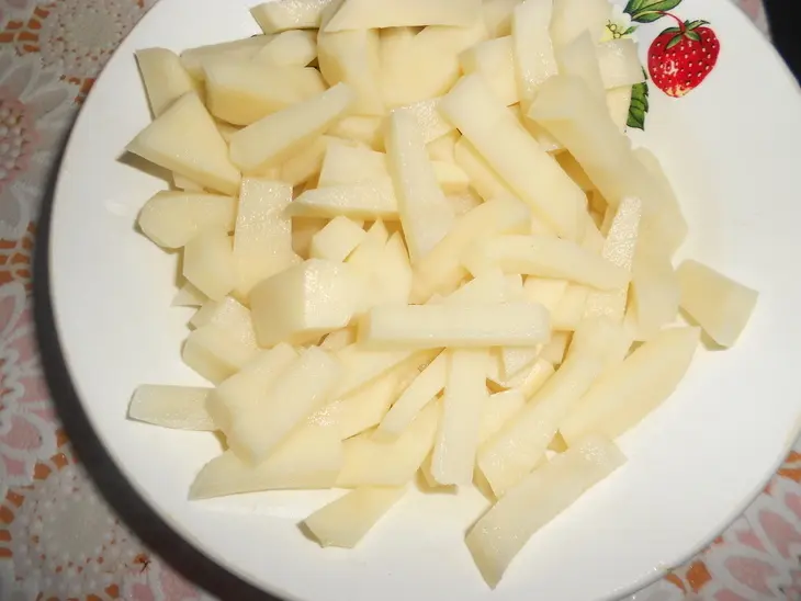 Суп с домашней лапшой и снытью: шаг 1