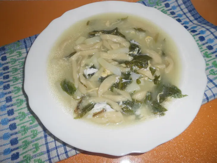 Суп с домашней лапшой и снытью: шаг 5