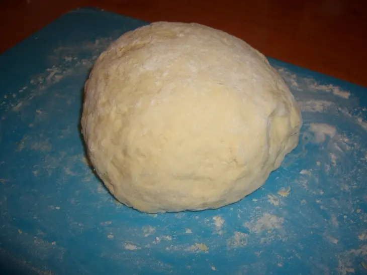 Пирог с адыгейским сыром,укропом и чесноком. (фм): шаг 5