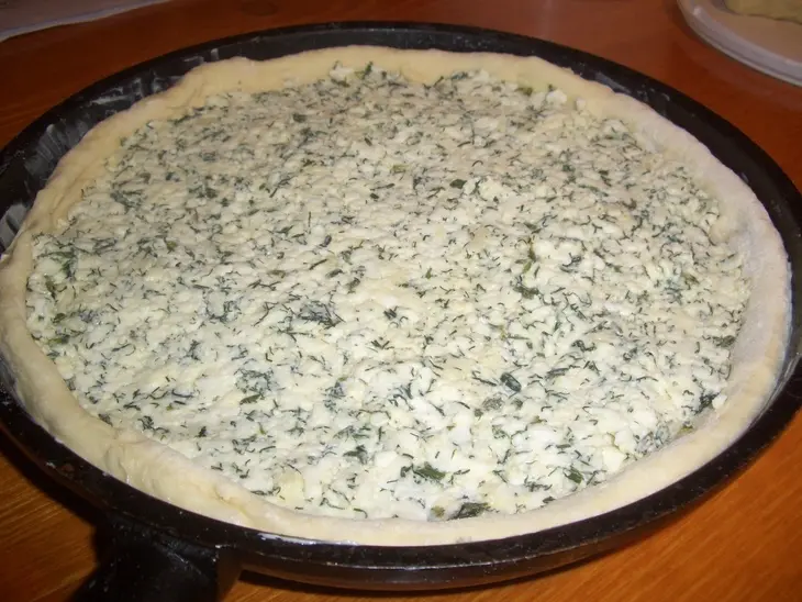 Пирог с адыгейским сыром,укропом и чесноком. (фм): шаг 6