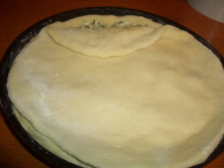 Пирог с адыгейским сыром,укропом и чесноком. (фм): шаг 7