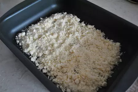 Крамбл с рыбой под белым соусом: шаг 2