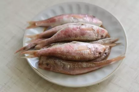 Барабулька с помидорами и маслинами: шаг 1
