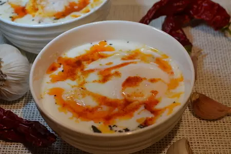 Яйца в мацони: шаг 4