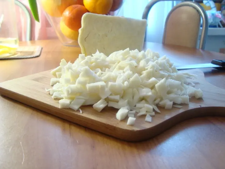 Блинчики на минеральной воде с капустой,сыром для сэндвичей.: шаг 1