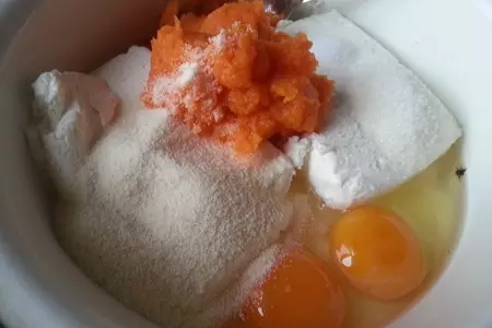 Творожная запеканка с морковью и ананасовым кремом: шаг 1