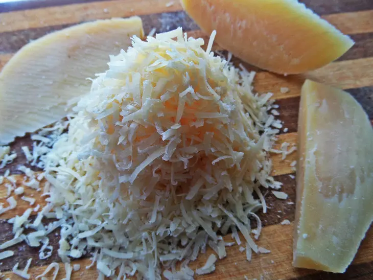 Сырные блины с мясным припёком: шаг 3