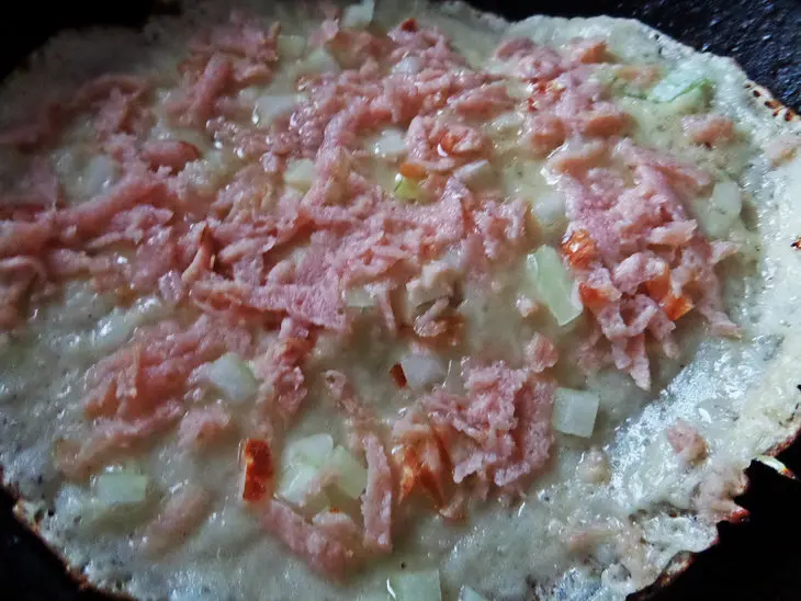 Сырные блины с мясным припёком: шаг 6