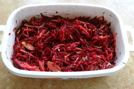 Салат из сырой свеклы и манго: шаг 3