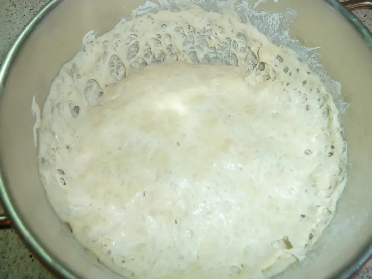 Бейглы с творожным сыром и слабосоленым лососем: шаг 1