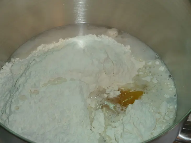 Бейглы с творожным сыром и слабосоленым лососем: шаг 2