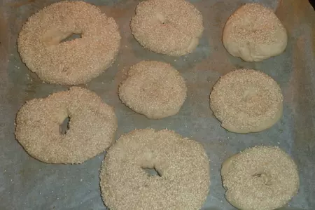 Бейглы с творожным сыром и слабосоленым лососем: шаг 8