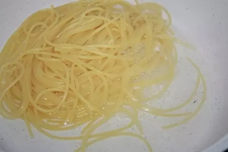 Паста с бархатным сырным соусом с петрушкой и орехами: шаг 5