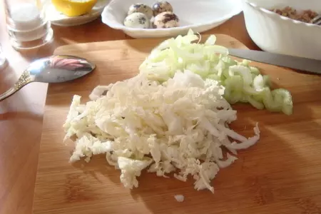 Салат с тунцом консервированным.: шаг 4