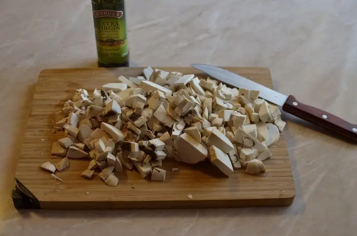 Fusilli с фрикадельками из индейки и густым грибным соусом.: шаг 1